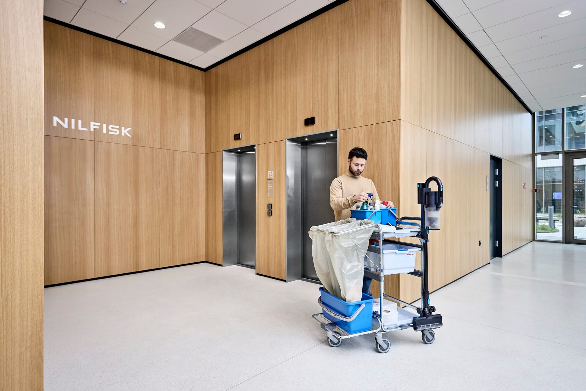 Nilfisk VU200 cordless vacuum cleaner in a commercial lobby