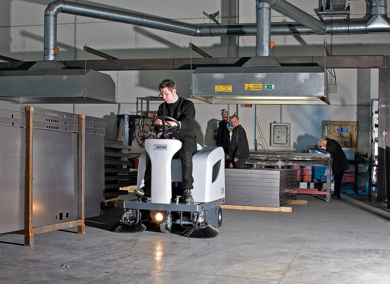 Industrial cleaning equipment hire Northampton scrubber dryer warehouse cleaning machine