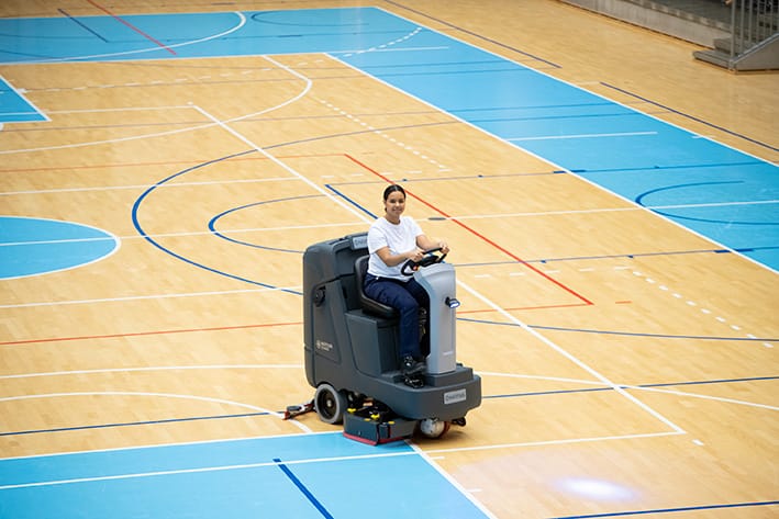 Industrial floor scrubber dryer for sports arenas and large venues